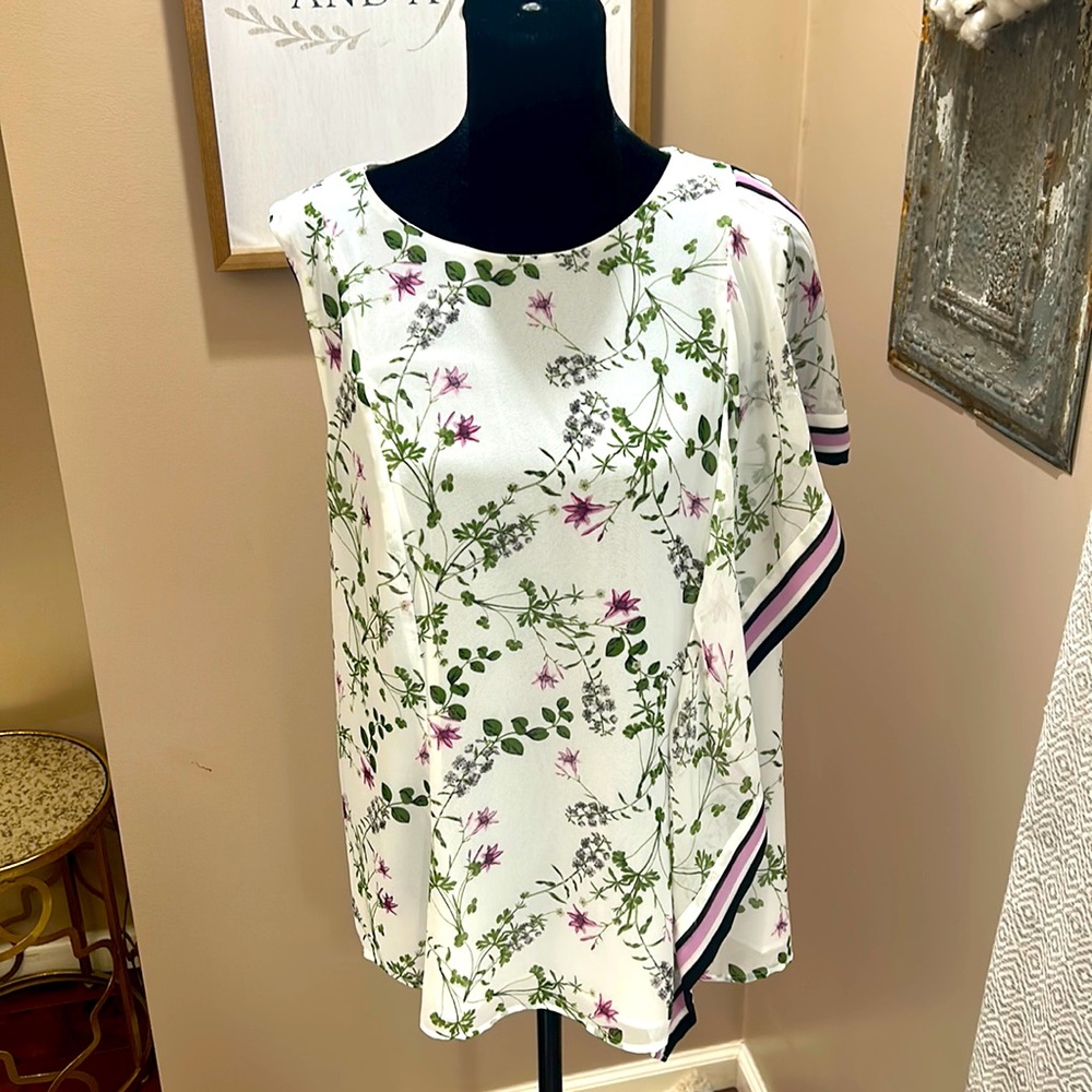 NWOT Ann Taylor blouse. Never worn. Size Large.